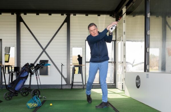 Toon heeft Parkinson: 'Je verzint het niet maar golfen gaat beter dan ooit'